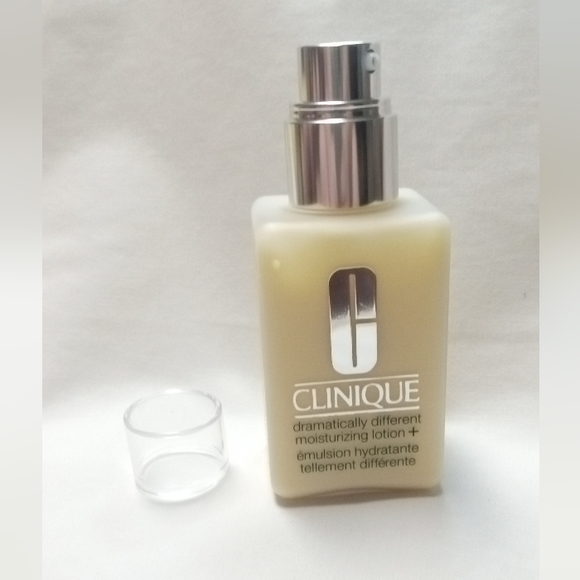 CLINIQUE Dramatically Different Moisturizing Lotion+ 4.2oz/125ml Pump Bo… - Picture 3 of 6